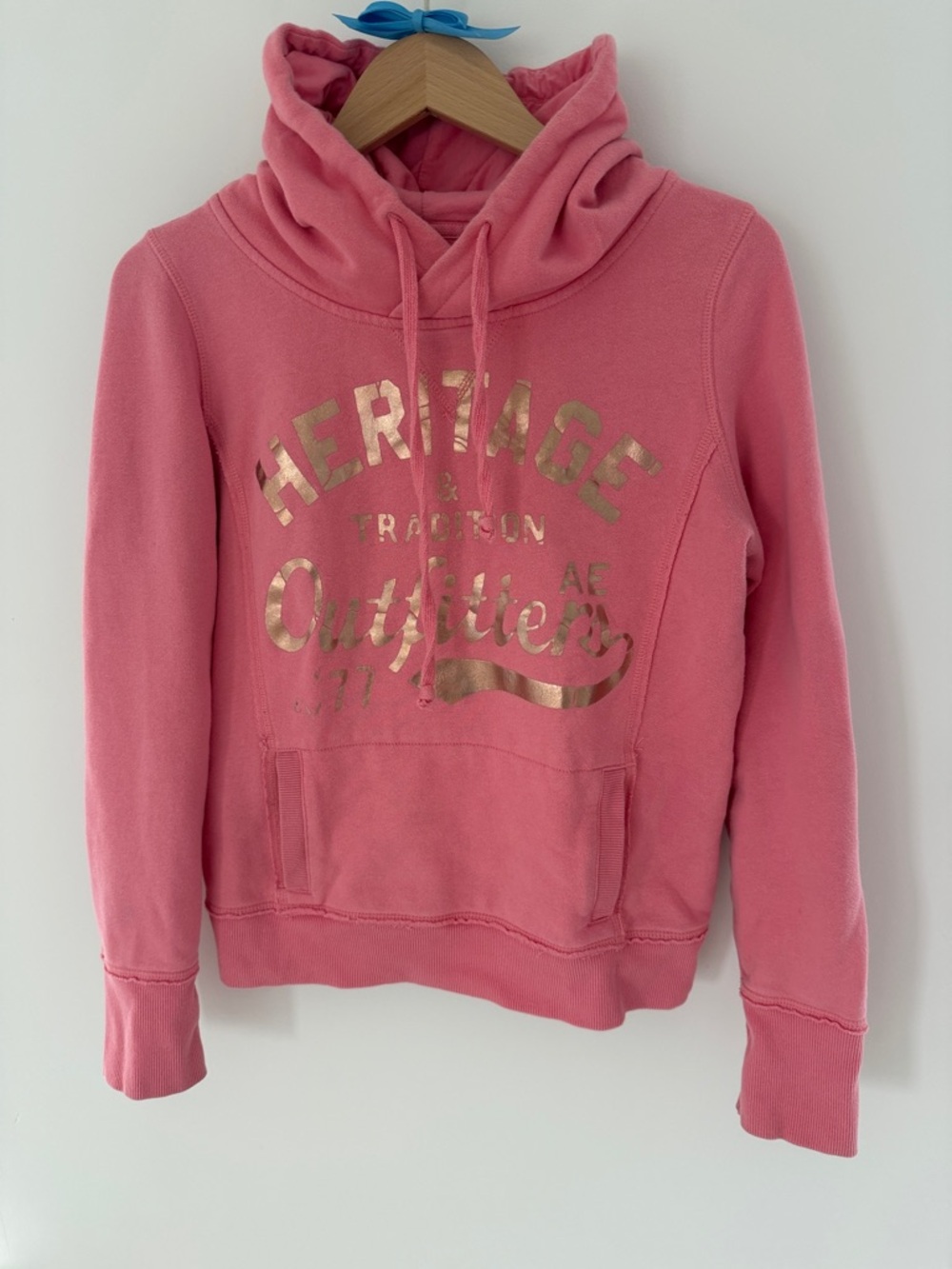 American Eagle Outfitters Pink Funnel Neck Pullover with Gold Logo Size Medium